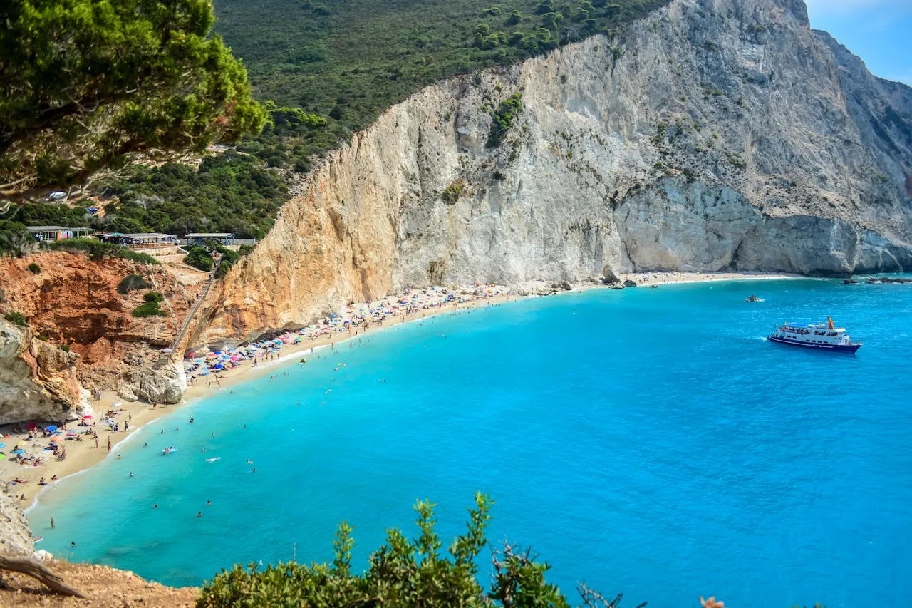 Küste mit schönem Strand.