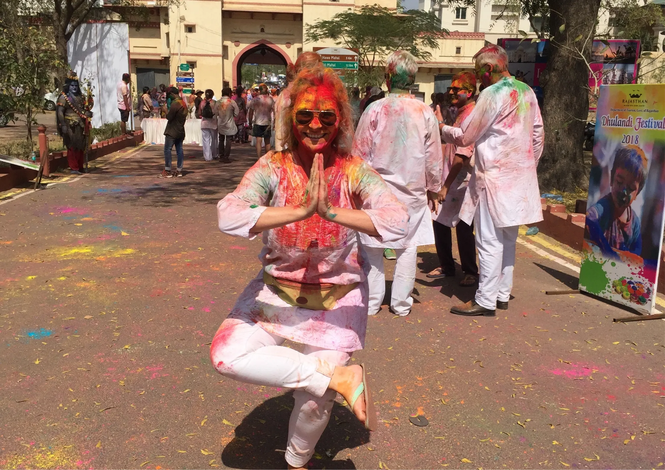 Bettina Zwickler beim indischen Farbenfest Holi