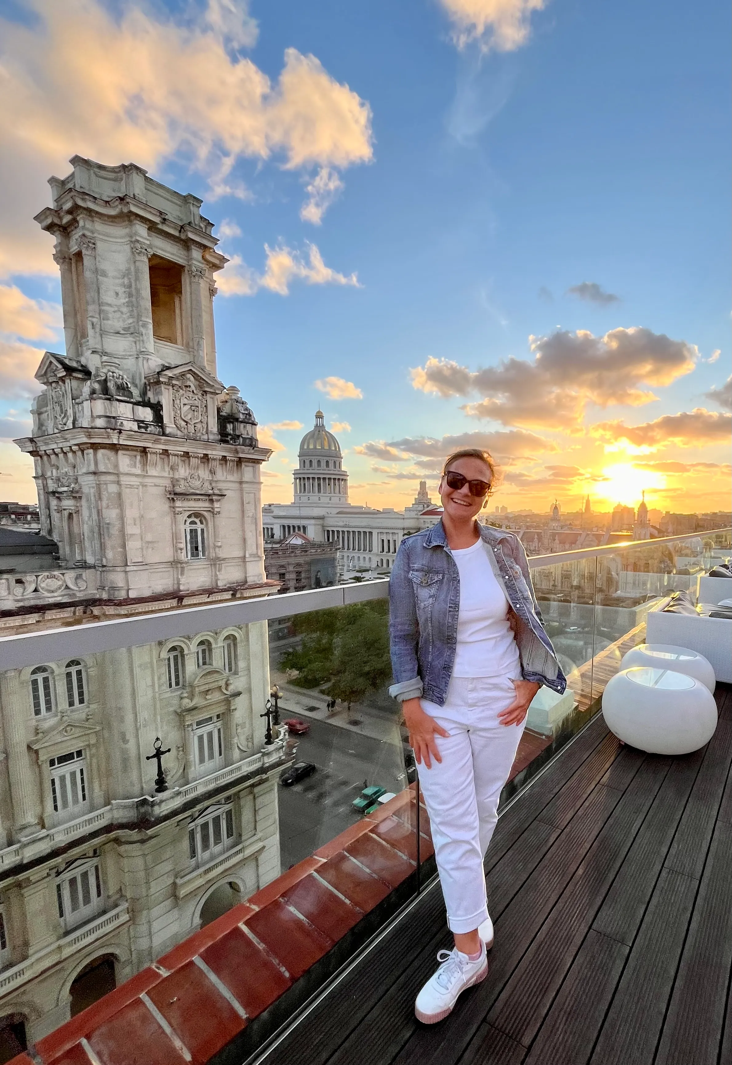 Bettina Zwickler auf einer Dachterrasse in Havanna
