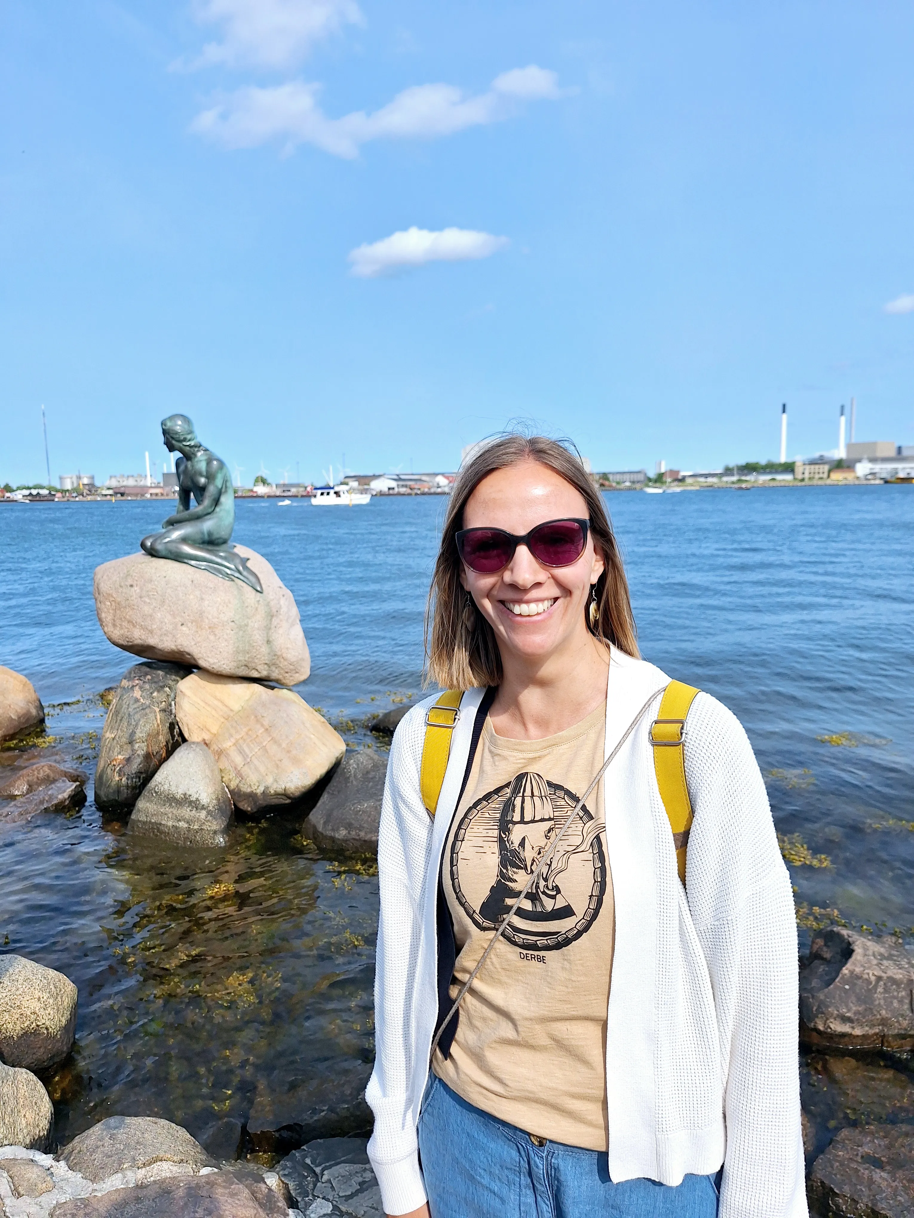 Lydia Brachmann vor der kleinen Meerjungfrau in Kopenhagen